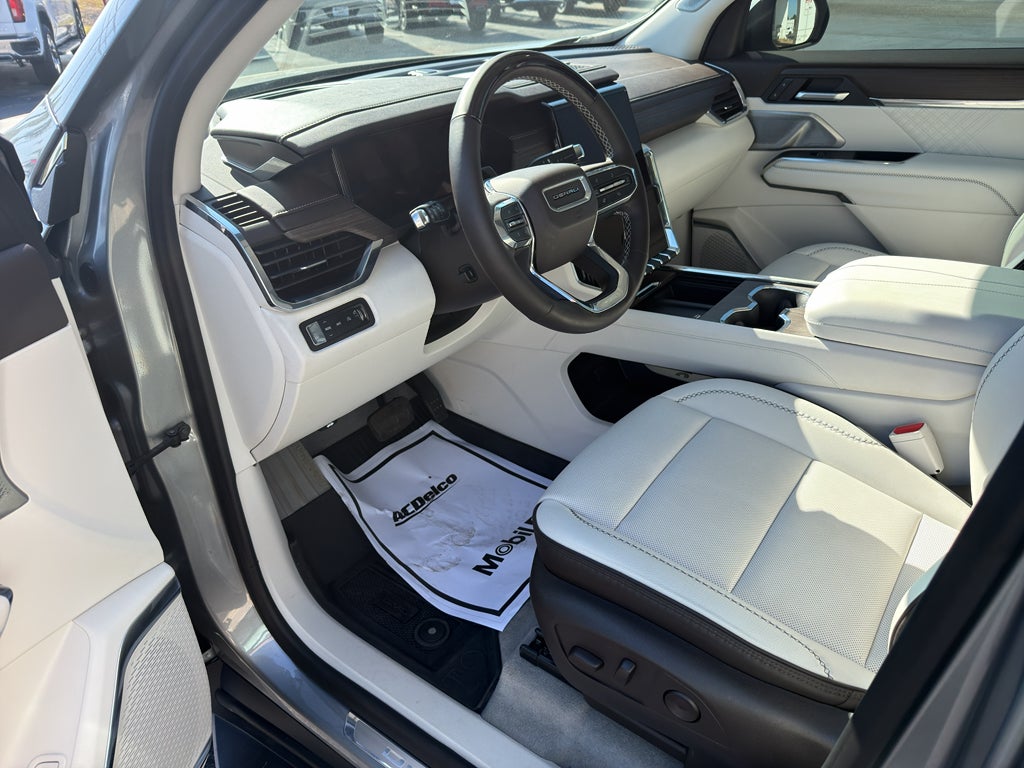 2025 GMC Acadia AWD Denali