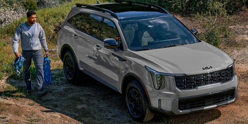 2025 Kia Sorento - Man Walking to car